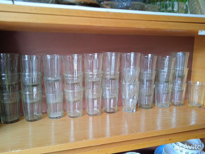 Банки, стаканы,посуда,лампа