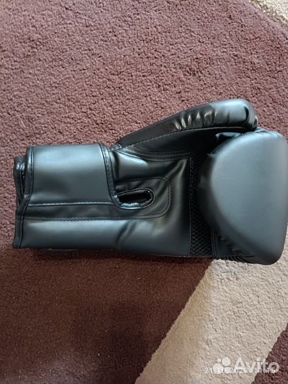 Боксерские перчатки