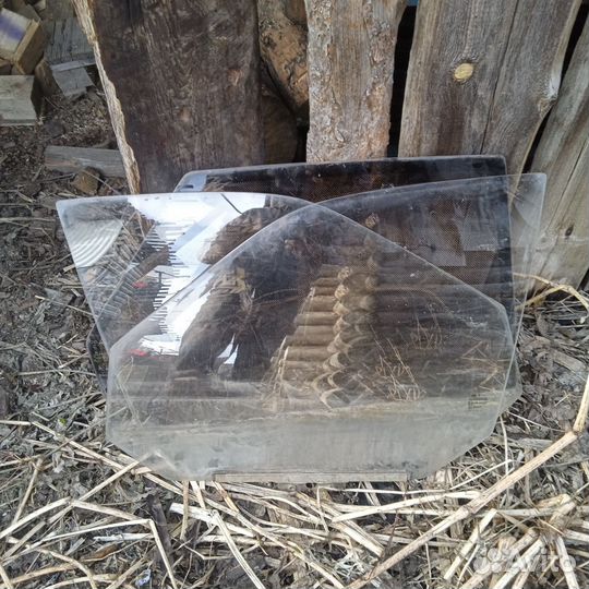 Стекло боковое 2110