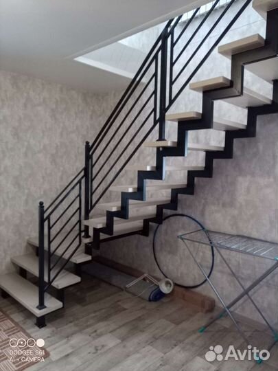 Лестница на металлокаркасе для дома и дачи