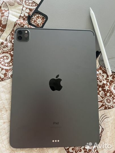 iPad Pro (2022) Wi-Fi 256 + Apple Pencil