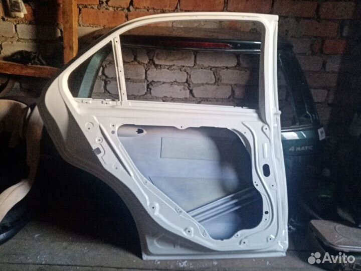 Задняя левая дверь Mercedes w212