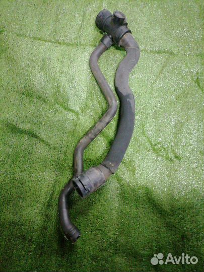 Патрубок охлаждения (радиатора) 8E0121049L Audi A4