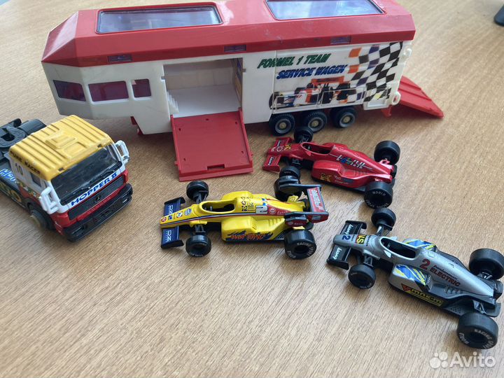 Модель тягача с прицепом для перевозки болидов F-1