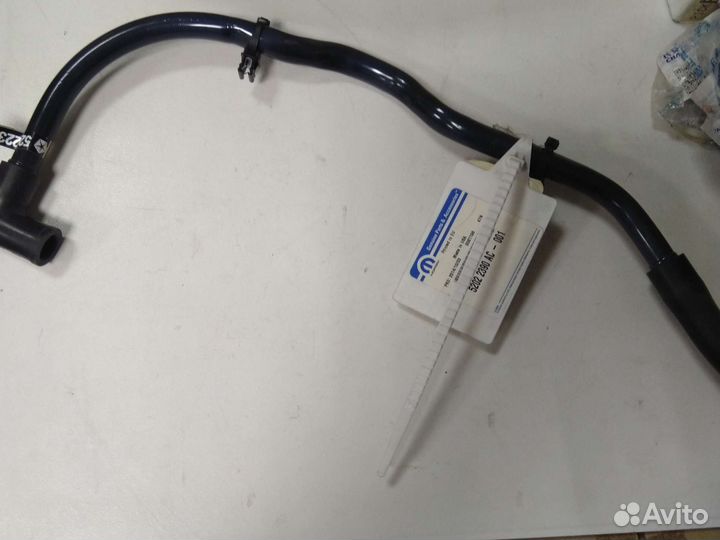 Jeep Cherokee KL 3.2L шланг вентиляции картерных