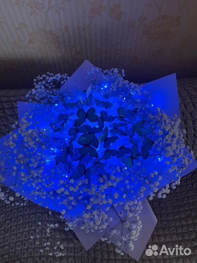 Светящийся букет из бабочек