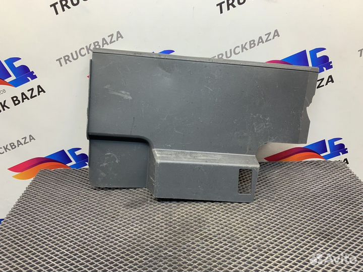 Накладка правого бардачка Renault T