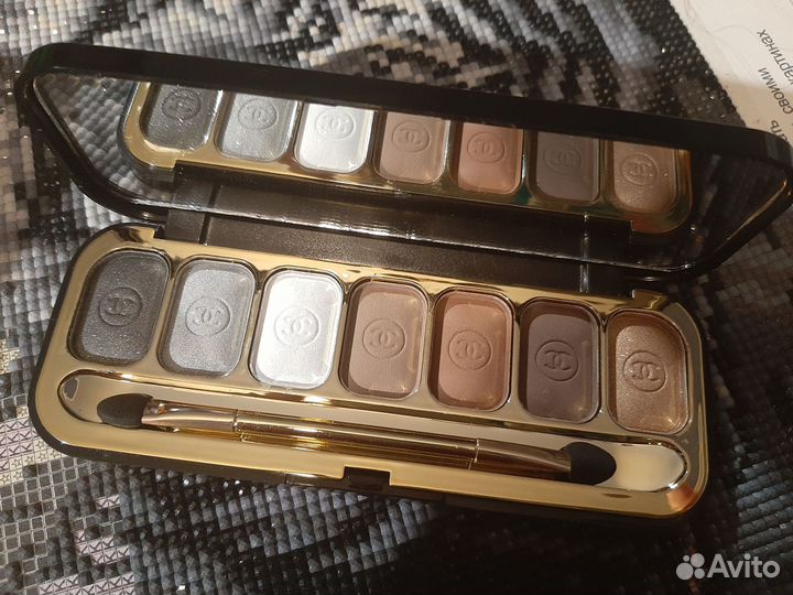 Тени для век chanel с зеркалом