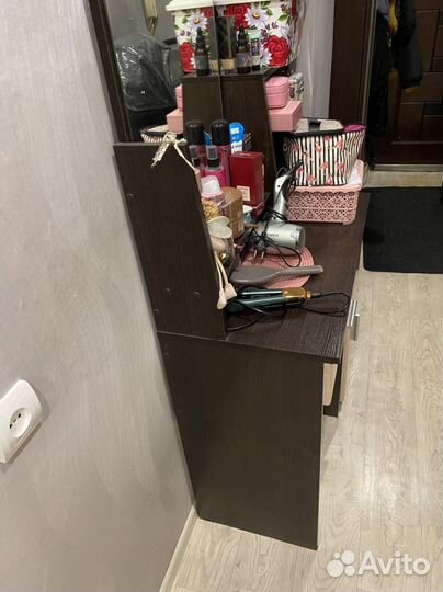 Гримерный туалетный столик