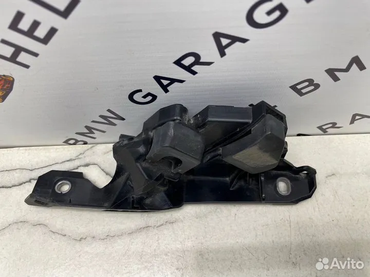 Направляющая крышки багажника левая Bmw G21