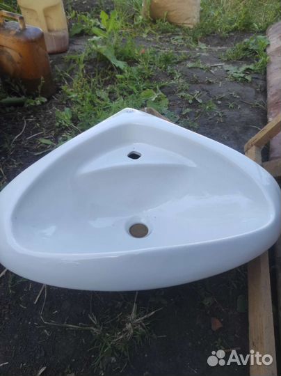 Раковина в ванную новая