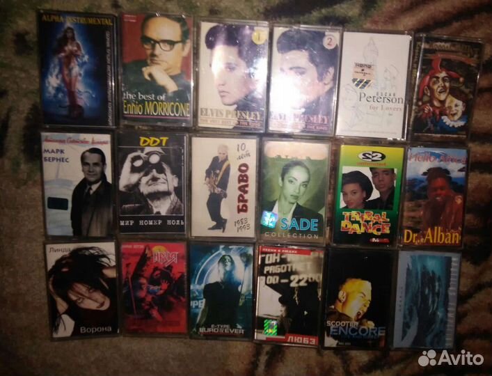 Аудиокассеты лицензионные 200 штук