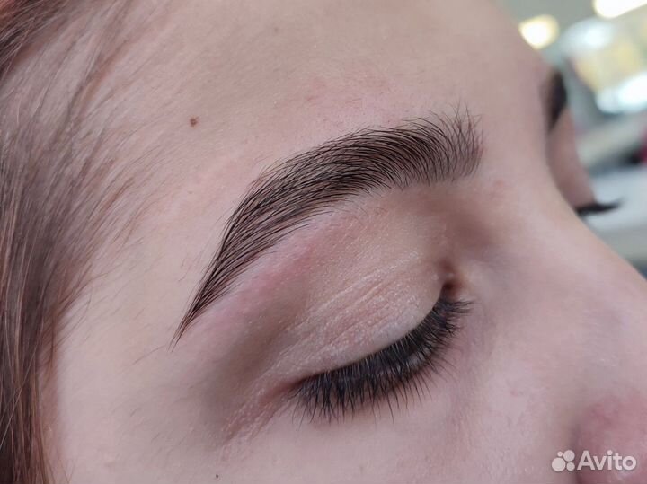 Окрашивание бровей, макияж