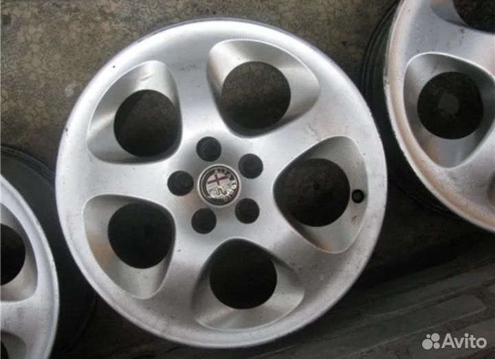 Продам альфа рамео на запчасти