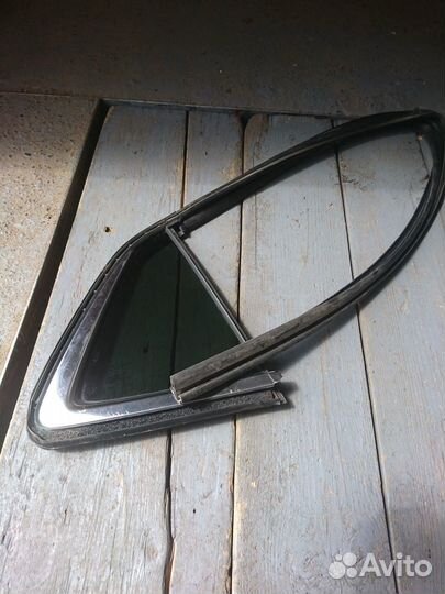 Задняя правая форточка Opel Mokka