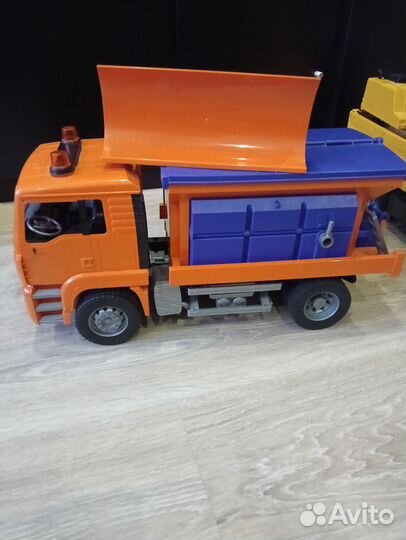 Машина bruder снегоуборочная