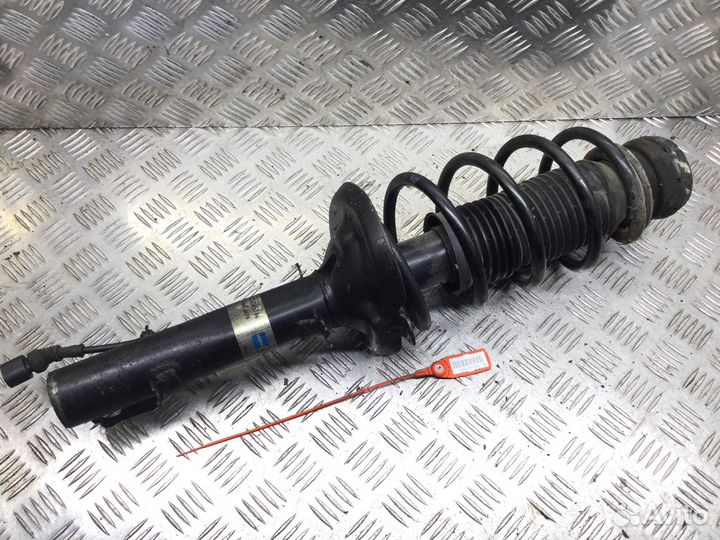 Стойка передняя правая Volkswagen Golf APF