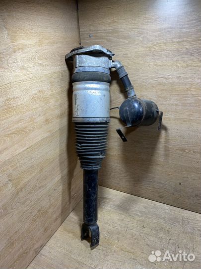 Стойка задняя левая Audi A8 D3