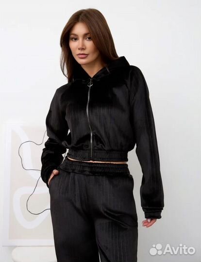 Костюм женский велюровый /Новый