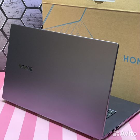 Отличный ноутбук ноnоr magiсвоок 15 512гб