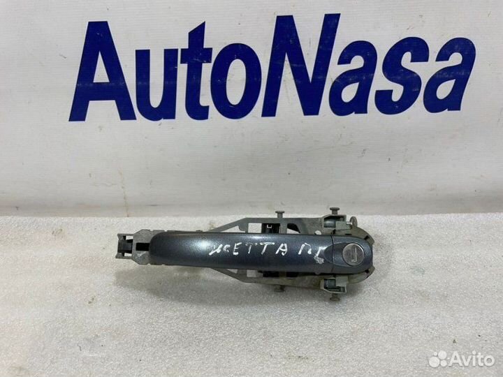 Ручка двери передняя правая Volkswagen Jetta