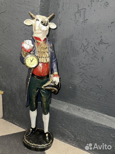 Бык с часами