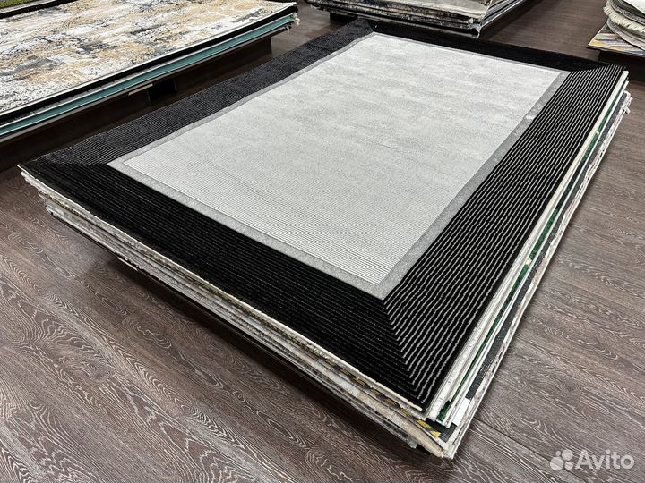 Ковер новый черный 200х290см