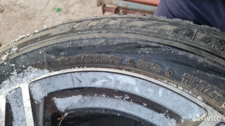 Bridgestone Blizzak Revo GZ 205/65 R16