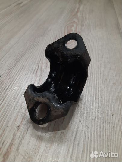 Крепление стабилизатора кронштейн Hyundai solaris