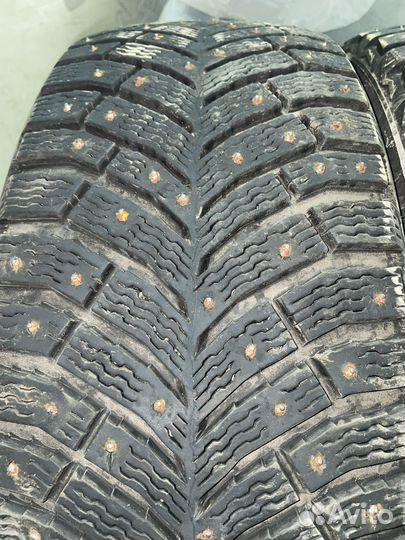 Michelin X-Ice North 4 215/55 R17