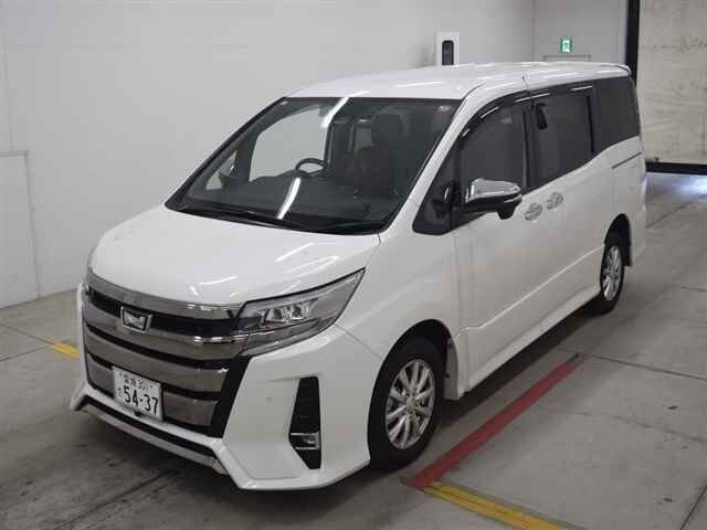 Toyota Noah: фото владельца