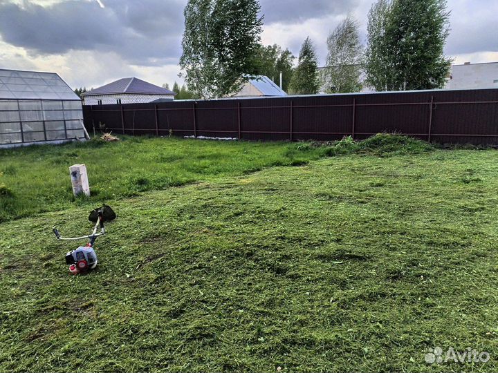 Покос травы триммером