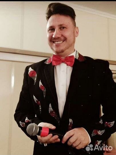 Ведущий на праздник