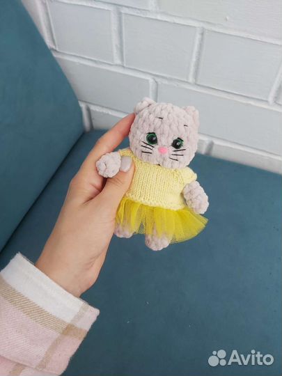 Плюшевая игрушка в платье