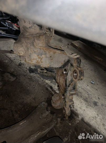 Кулак поворотный передний левый Audi Q3 2014