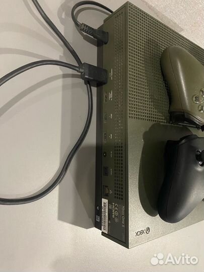 Xbox One s 2 геймпада 1tb