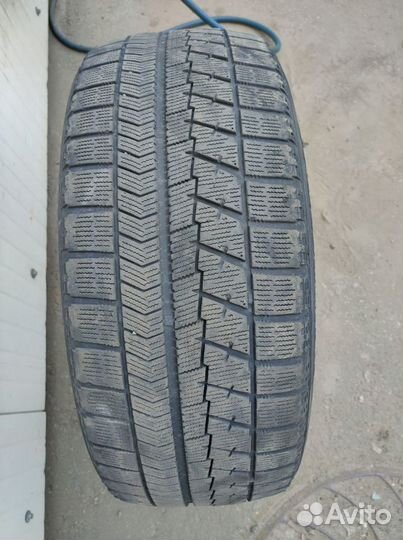 Bridgestone Blizzak VRX 215/50 R18