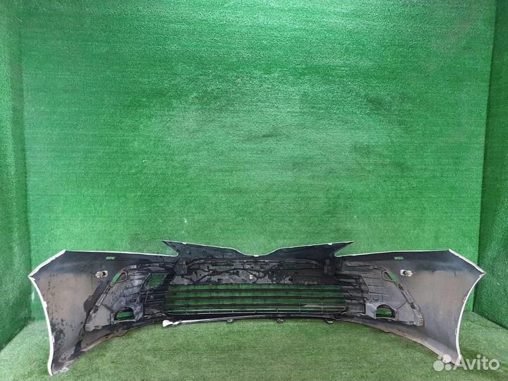 Бампер передний Toyota Camry