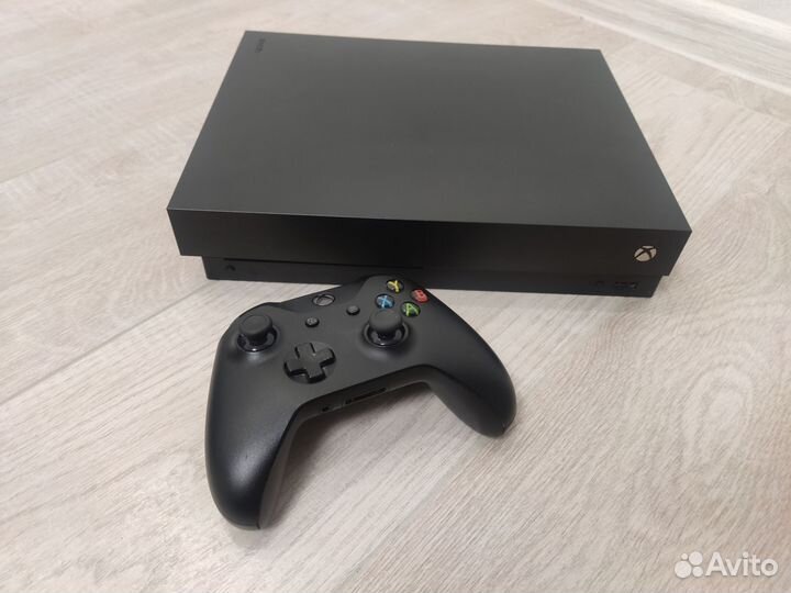 Xbox One X 1Tb+55 игр