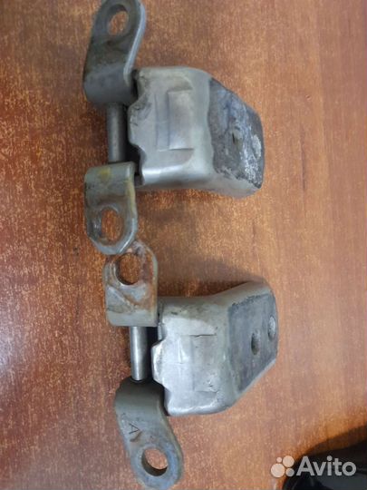 Крепление дверей правая,левая.газель