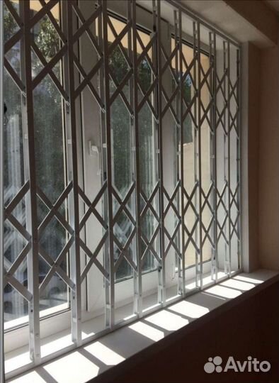 Раздвижные решётки на двери