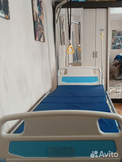 Много функциональная кровать для лежачих больных