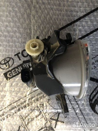 Противотуманка передняя Toyota Rav4 XA50