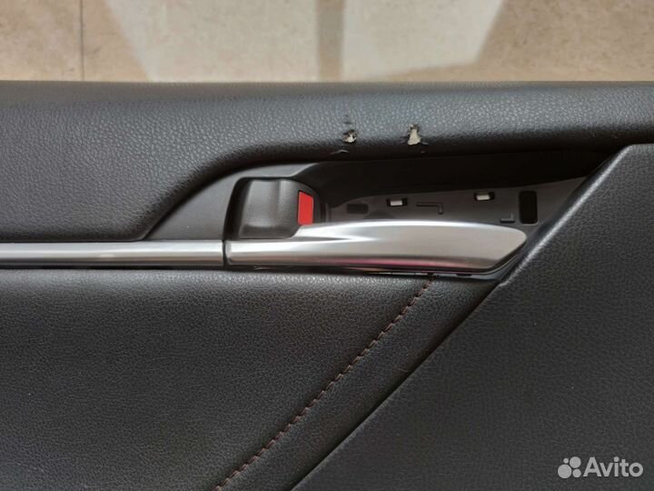 Обшивка задней левой двери Toyota Camry 70,2019