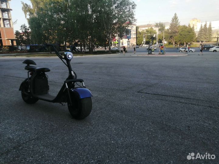 Электросамокат, 2 сиденья и 3х амперная зарядка