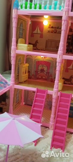 Кукольный домик с мебелью и светом