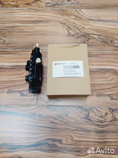 Блок клапанов пневмоподвески LR RR L322 new