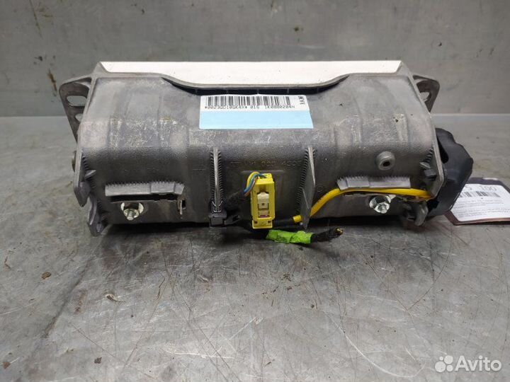 Подушка безопасности пассажирская (в торпедо)