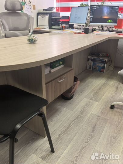 Офисный стол