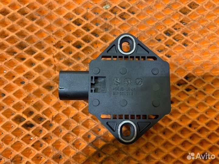 Датчик ускорения